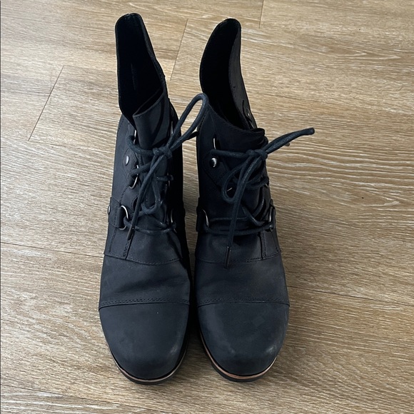 Sorel Addington Waterproof Lace Up Bootie Black Leather Heeled Ankle Boot NL2360 - Picture 5 of 13